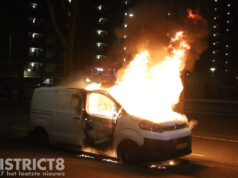 Bestelbus ernstig beschadigd na brandstichting Volendamlaan Den Haag