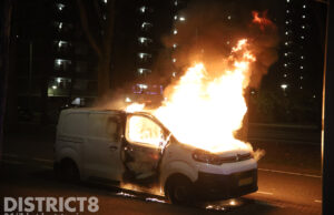 Bestelbus ernstig beschadigd na brandstichting Volendamlaan Den Haag