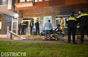 Hulpdiensten forceren deur opening na afgaan rookmelder Hengelolaan Den Haag