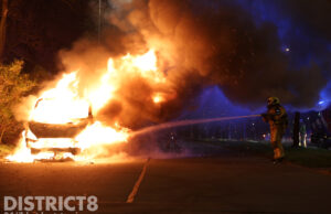 Geparkeerd busje zwaar beschadigd na nachtelijke brand Kraayensteinlaan Den Haag