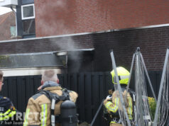 Brandweer schaalt op bij schuurbrand Prins Florisstraat Maasdijk