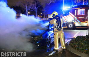 Geparkeerde auto in brand op parkeerplaats De Poort Nootdorp