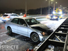 Rijstrook afgesloten na botsing door glad wegdek Kruithuisbrug/N470 Delft