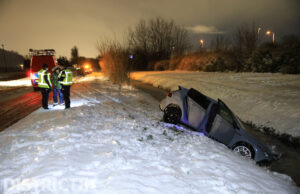 Auto raakt te water: bestuurder aangehouden Rijksstraatweg Delfgauw