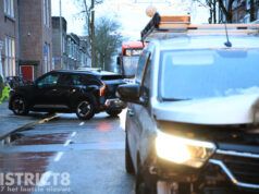 Veel schade na ongeval tussen twee voertuigen Hugo de Grootstraat Delft
