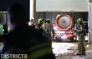 Brand in gierkelder van stal: brandweer schaalt op naar grote brand Zouteveenseweg Schipluiden