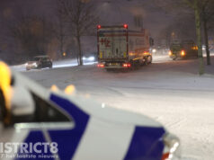Glad wegdek zorgt voor verkeerschaos Zuidhoornseweg Den Hoorn