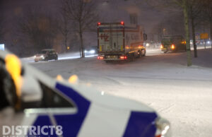 Glad wegdek zorgt voor verkeerschaos Zuidhoornseweg Den Hoorn