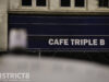 Politie doet inval in café Triple B Prinsegracht Den Haag