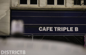 Politie doet inval in café Triple B Prinsegracht Den Haag