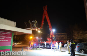 Hulpdiensten redden gewonde man na val uit bouwsteiger Leyweg Den Haag