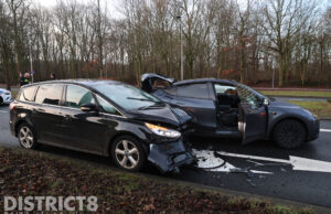 Weg dicht door flinke aanrijding Lozerlaan Den Haag