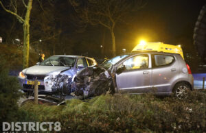 Flinke schade en gewonden bij frontaal ongeval Soestdijksekade Den Haag