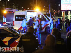 Hulpdiensten redden man uit ijskoud water Meppelweg Den Haag