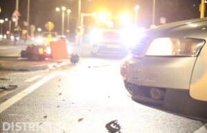 Gewonde na aanrijding tussen bezorgscooter en auto Veluweplein Den Haag