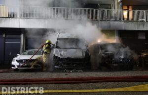 Drie voertuigen beschadigd door brand Bagijnenwaard Zoetermeer