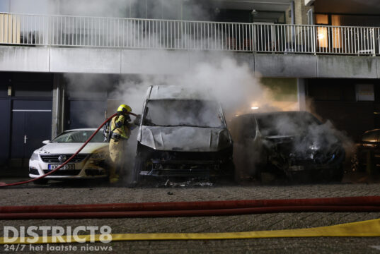 Drie voertuigen beschadigd door brand Bagijnenwaard Zoetermeer