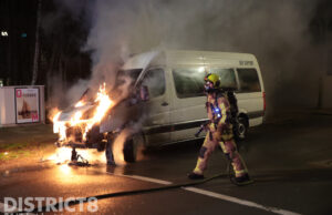 Geparkeerde rolstoelbus ging in vlammen op Mozartlaan Den Haag