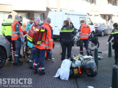 Bestuurster deelscooter zwaargewond na botsing met auto Langnekstraat Den Haag