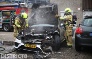 Geparkeerde auto flink beschadigd na brand Beresteinlaan Den Haag