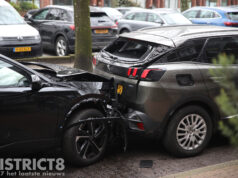 Weg afgesloten na kettingreactie met meerdere beschadigde auto’s Thorbeckelaan Den Haag