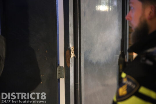 Deur en buitenlamp beschadigd na vierde explosie bij woning Jacob Schorerlaan Den Haag