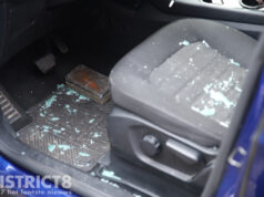 Grote oploop na baksteen door ruit taxi Hobbemastraat DenHaag