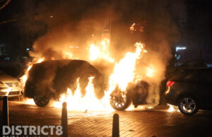 Gloednieuwe geparkeerde BMW gaat in vlammen op Gramsbergenlaan Den Haag