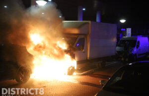 Brandstichting verwoest geparkeerde bakwagen Laan van Wateringse Veld Den Haag