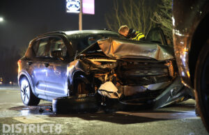 Flinke schade na ongeval met drie voertuigen Raamweg Den Haag