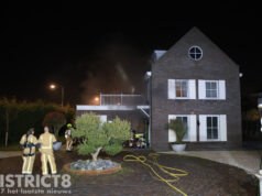 Brandweer schaalt op naar middelbrand bij brand in uitbouw van woning Veenweg Den Haag