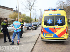 Motorrijder vliegt uit de bocht en klapt op geparkeerde auto Nieuwe Plantage Delft