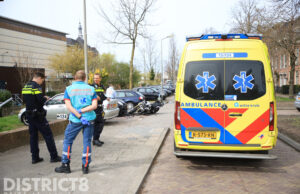 Motorrijder vliegt uit de bocht en klapt op geparkeerde auto Nieuwe Plantage Delft