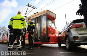 Tramverkeer gestremd na ongeval tussen taxi en tram Wateringsevest Delft