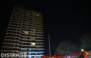 Brandweer schaalt op bij brand in flat: vermoedelijk brandstichting Rodelaan Voorburg
