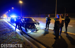 Bestuurster aangehouden na dollemansrit met zwaar beschadigde auto en openklappende motorkap A4 Schipluiden