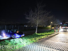 Geparkeerde Tesla in brand gestoken op parkeerterrein Tanthofdreef Delft