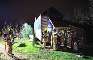 Bewoner van tiny house ontdekt brand in meterkast Woudselaan Den Hoorn