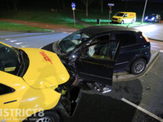 Bezorgbusje en personenauto botsen frontaal op kruising Singel Den Haag