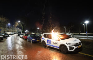 Brandweer blust in brand gestoken auto Soestdijksekade Den Haag