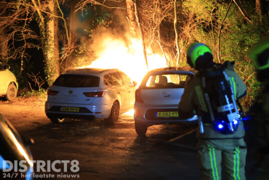 Opnieuw geparkeerde auto in brand op parkeerplaats Aan ‘t Verlaat Delft