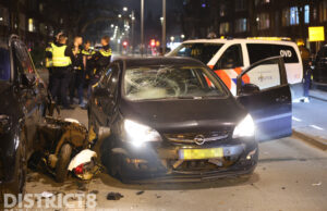 Onherkenbare politiewagen betrokken bij fors ongeval met scooterrijder De Genestetlaan Den Haag