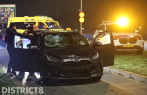 Opzittende gewond na aanrijding tussen auto en fatbiker Brassershoutweg Den Haag