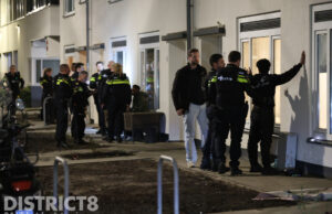 Politie rukt groots uit naar vechtpartij met mogelijk vuurwapen Sandenburgstraat Den Haag