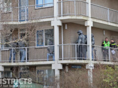 Arrestatieteam doet instap in woning na melding van man met wapen op balkon Pauwhof Rijswijk