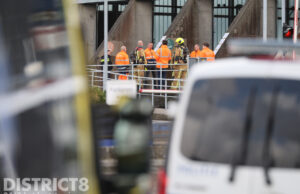 Hulpdiensten groots ingezet na penetrante geur uit afvalstapel Voltaweg Delft