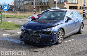 Aanzienlijke schade na botsing tussen twee auto’s op kruispunt Prinses Beatrixlaan Rijswijk