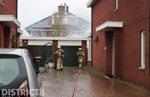 Flinke rook bij brand in tuin Mijlpaal Den Haag
