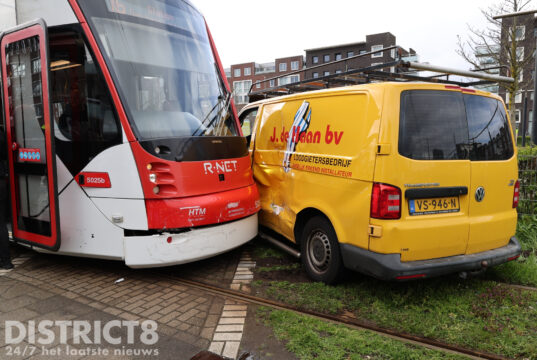 Tram komt in botsing met busje Laan van Wateringse Veld Den Haag