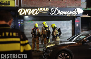 Schade aan rolluik door explosie bij juwelier Dierenselaan Den Haag